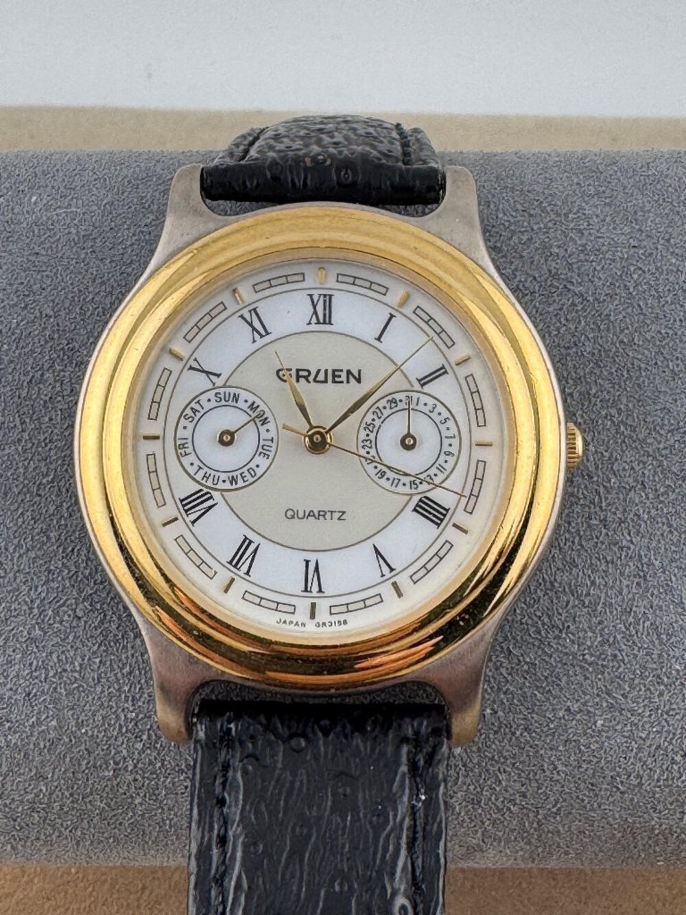 Vintage Gruen 243-VX36 Two Tone Gold Silver Day Date Wrist Watch